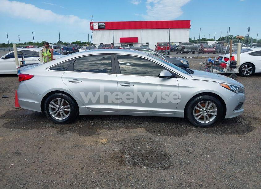 Photo 13 of 2016 Hyundai Sonata SE (VIN 5NPE24AF5GH359254)