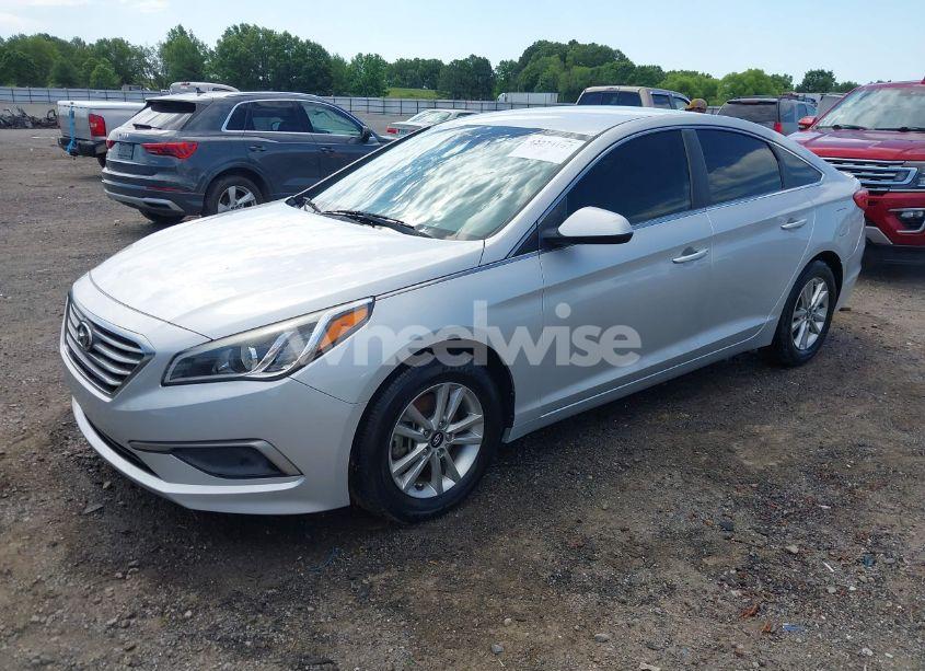 Photo 2 of 2016 Hyundai Sonata SE (VIN 5NPE24AF5GH359254)
