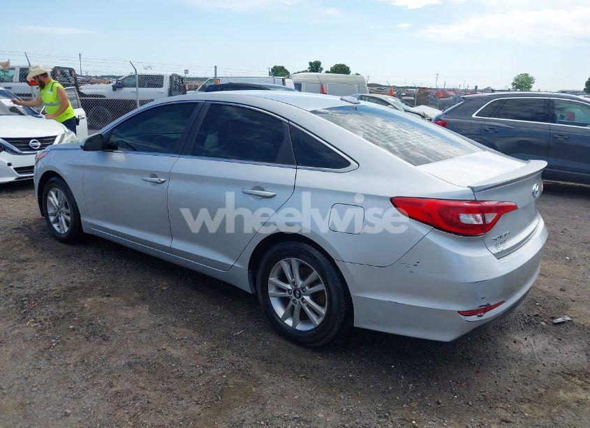 Photo 3 of 2016 Hyundai Sonata SE (VIN 5NPE24AF5GH359254)