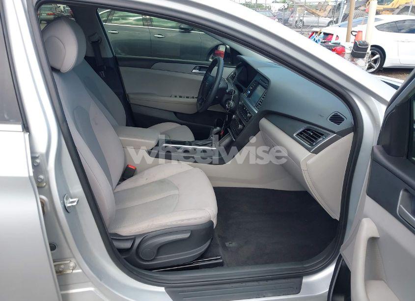 Photo 5 of 2016 Hyundai Sonata SE (VIN 5NPE24AF5GH359254)