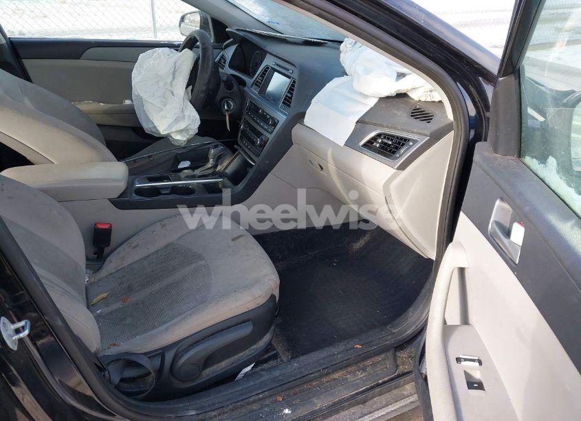 Photo 5 of 2016 Hyundai Sonata SE (VIN 5NPE24AF5GH364776)