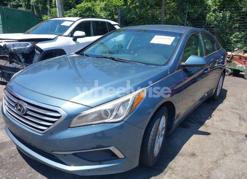 Photo 2 of 2016 Hyundai Sonata SE (VIN 5NPE24AF5GH365717)