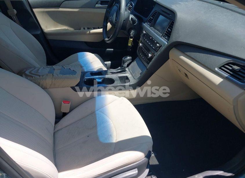 Photo 5 of 2016 Hyundai Sonata SE (VIN 5NPE24AF5GH365717)