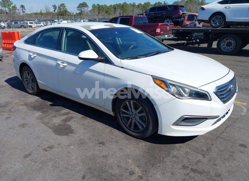 2016 Hyundai Sonata SE (VIN 5NPE24AF5GH366348) main photo
