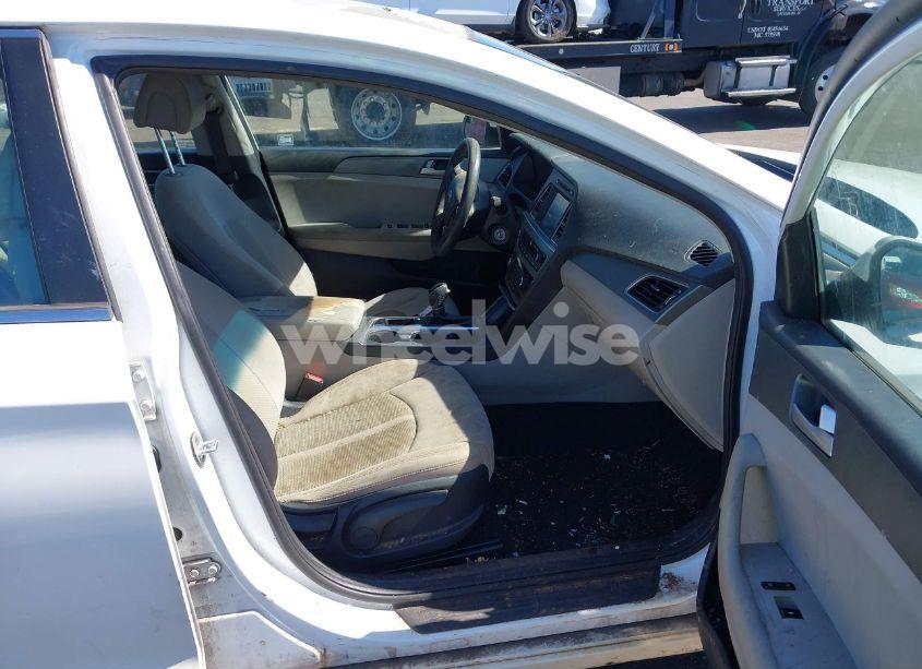 Photo 5 of 2016 Hyundai Sonata SE (VIN 5NPE24AF5GH366348)