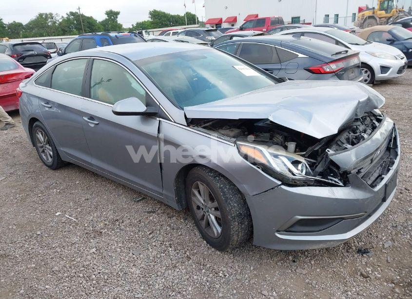 2016 Hyundai Sonata SE (VIN 5NPE24AF5GH375681) main photo