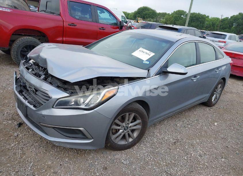 Photo 2 of 2016 Hyundai Sonata SE (VIN 5NPE24AF5GH375681)