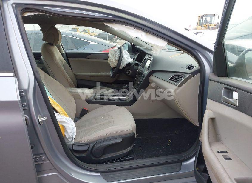 Photo 5 of 2016 Hyundai Sonata SE (VIN 5NPE24AF5GH375681)