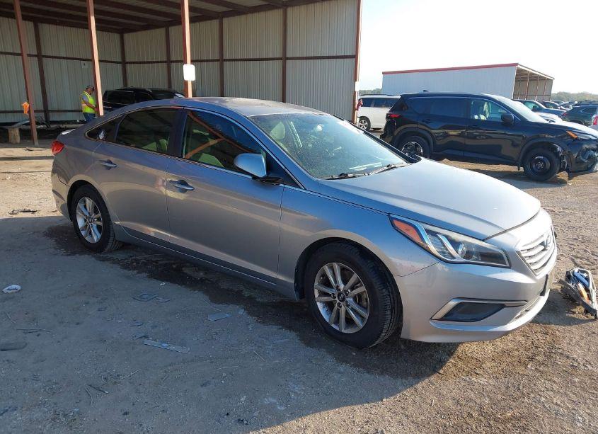 2016 Hyundai Sonata SE (VIN 5NPE24AF5GH379519) main photo