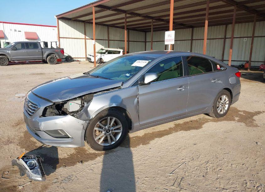 Photo 2 of 2016 Hyundai Sonata SE (VIN 5NPE24AF5GH379519)