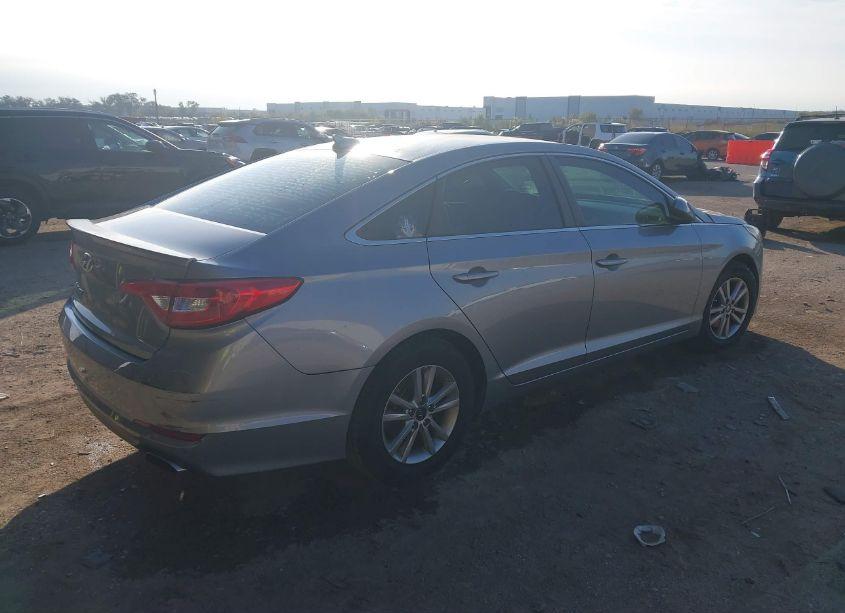 Photo 4 of 2016 Hyundai Sonata SE (VIN 5NPE24AF5GH379519)