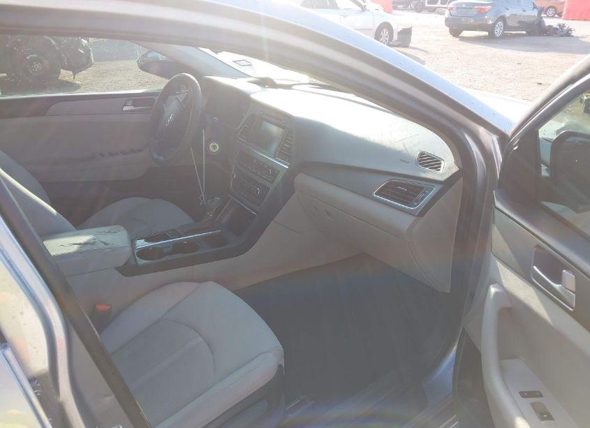 Photo 5 of 2016 Hyundai Sonata SE (VIN 5NPE24AF5GH379519)