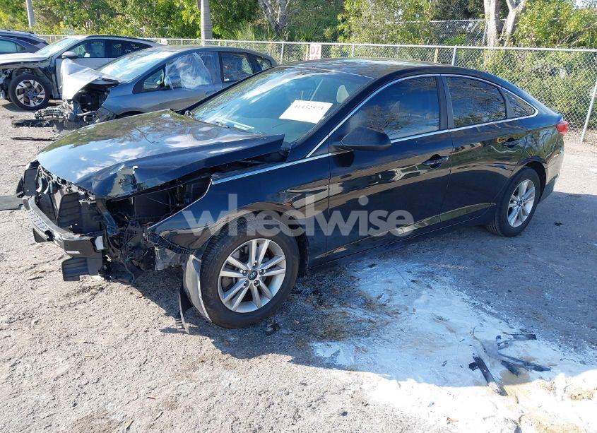 Photo 2 of 2016 Hyundai Sonata SE (VIN 5NPE24AF5GH381013)
