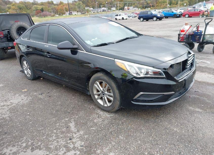 2016 Hyundai Sonata SE (VIN 5NPE24AF5GH390777) main photo