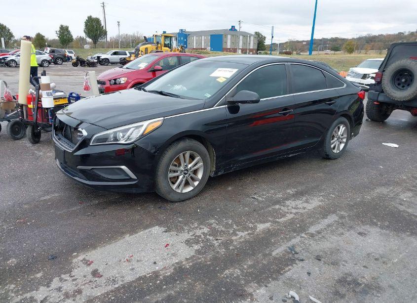 Photo 2 of 2016 Hyundai Sonata SE (VIN 5NPE24AF5GH390777)