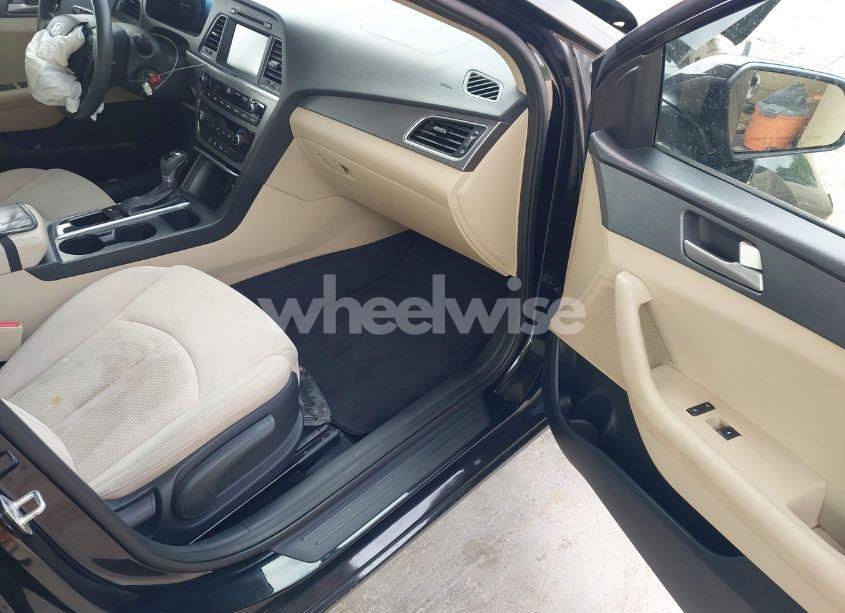 Photo 5 of 2016 Hyundai Sonata SE (VIN 5NPE24AF5GH402491)