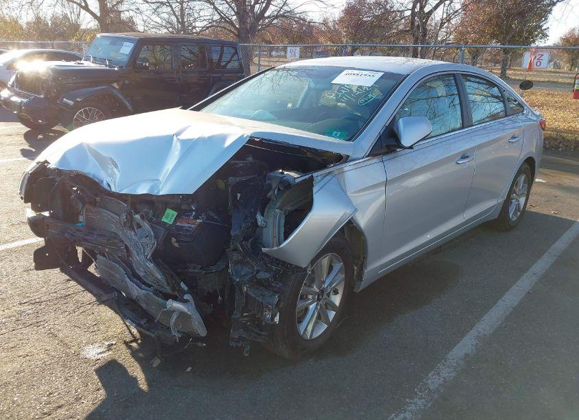 Photo 2 of 2016 Hyundai Sonata SE (VIN 5NPE24AF5GH435815)