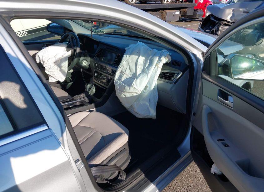 Photo 5 of 2016 Hyundai Sonata SE (VIN 5NPE24AF5GH435815)