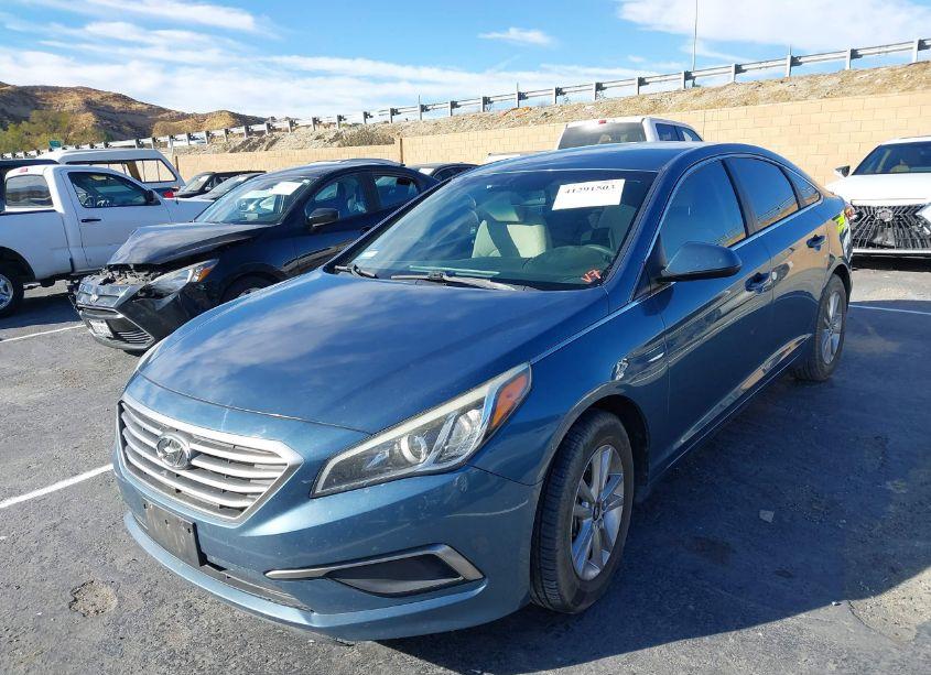 Photo 2 of 2017 Hyundai Sonata SE (VIN 5NPE24AF5HH442880)