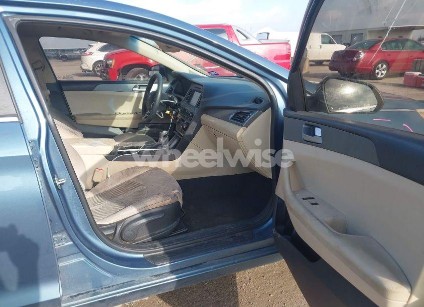 Photo 5 of 2017 Hyundai Sonata SE (VIN 5NPE24AF5HH524723)