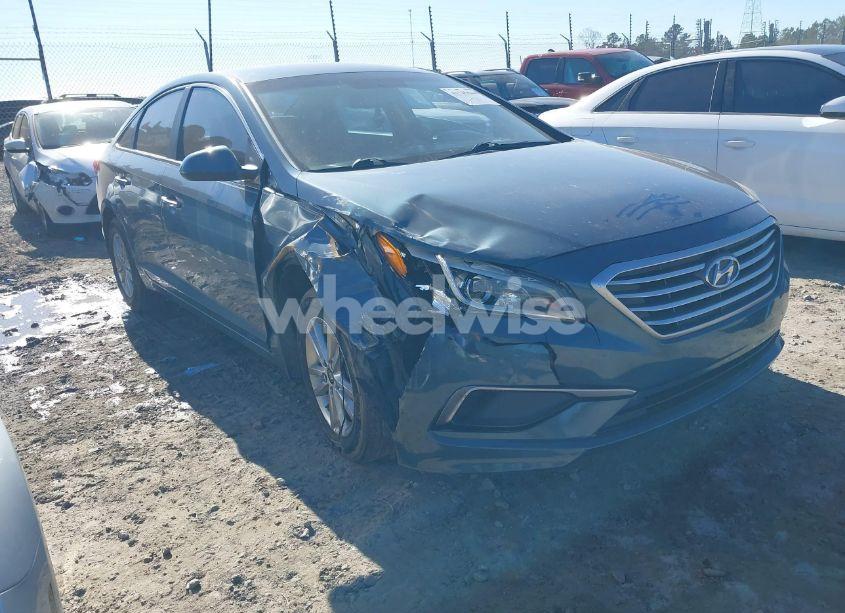 2017 Hyundai Sonata SE (VIN 5NPE24AF5HH526424) main photo