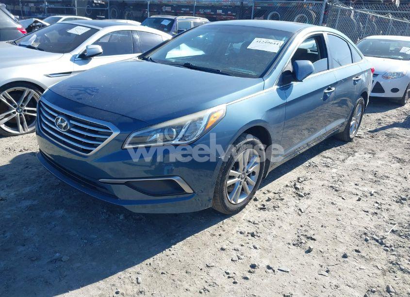 Photo 2 of 2017 Hyundai Sonata SE (VIN 5NPE24AF5HH526424)