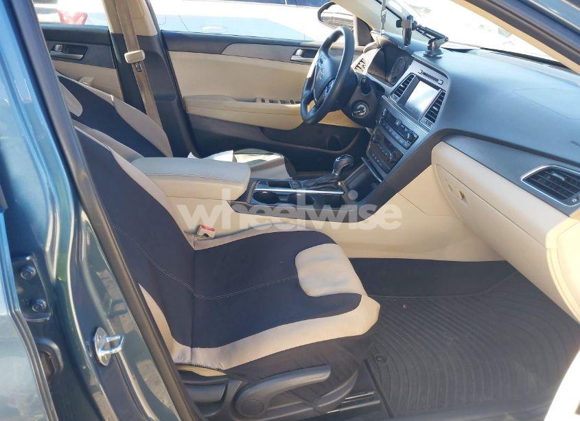 Photo 5 of 2017 Hyundai Sonata SE (VIN 5NPE24AF5HH526424)