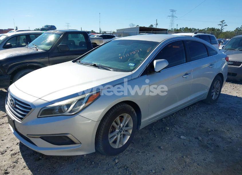 Photo 2 of 2017 Hyundai Sonata (VIN 5NPE24AF5HH532563)