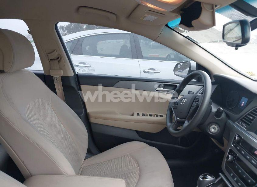 Photo 5 of 2017 Hyundai Sonata SE (VIN 5NPE24AF5HH552893)