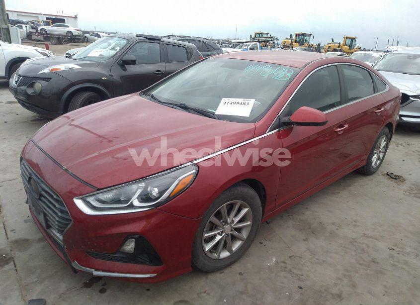 Photo 2 of 2018 Hyundai Sonata SE (VIN 5NPE24AF5JH599802)