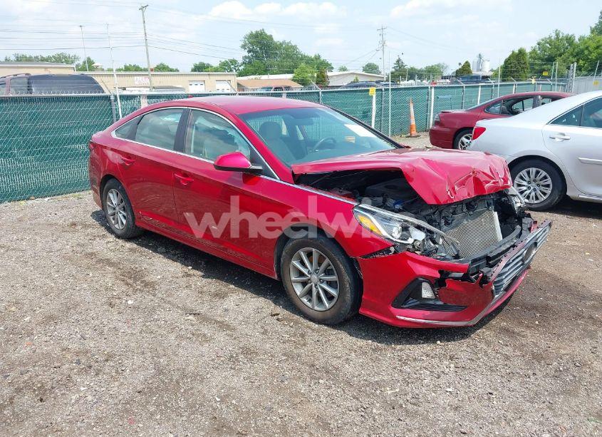 2018 Hyundai Sonata SE (VIN 5NPE24AF5JH616209) main photo