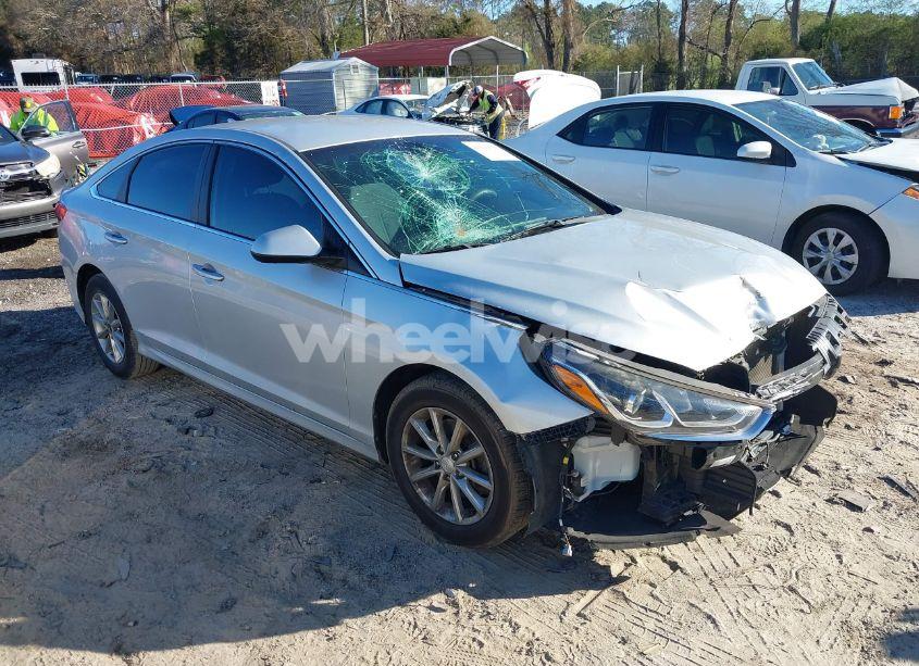 2018 Hyundai Sonata SE (VIN 5NPE24AF5JH618090) main photo