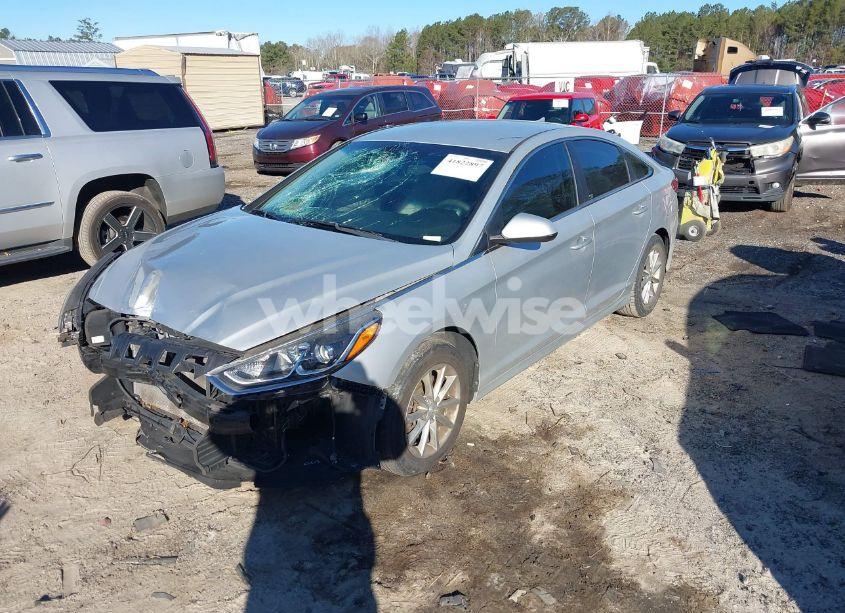 Photo 2 of 2018 Hyundai Sonata SE (VIN 5NPE24AF5JH618090)