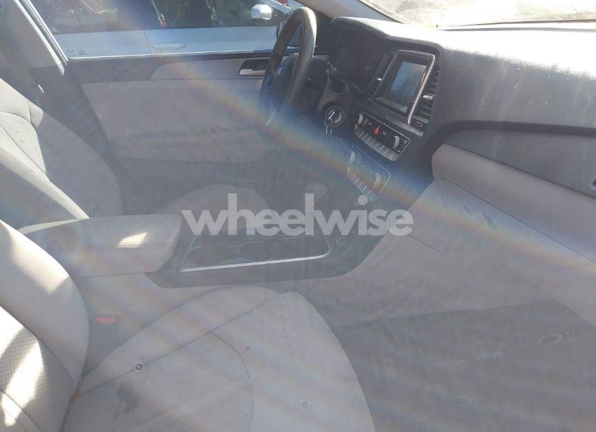 Photo 5 of 2018 Hyundai Sonata SE (VIN 5NPE24AF5JH618090)