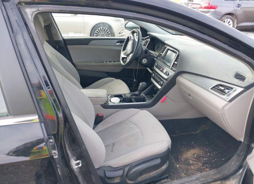 Photo 5 of 2018 Hyundai Sonata SE (VIN 5NPE24AF5JH649484)