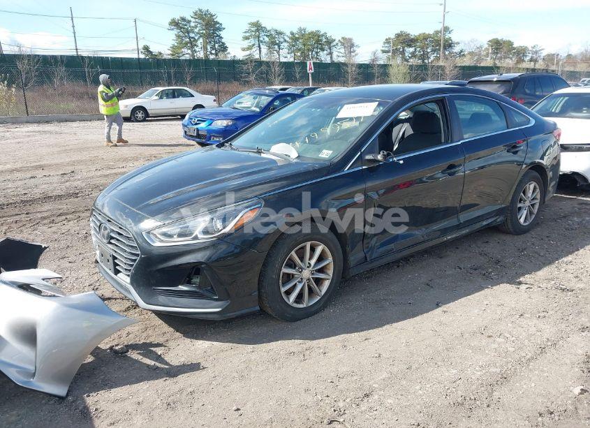 Photo 2 of 2018 Hyundai Sonata SE (VIN 5NPE24AF5JH656452)