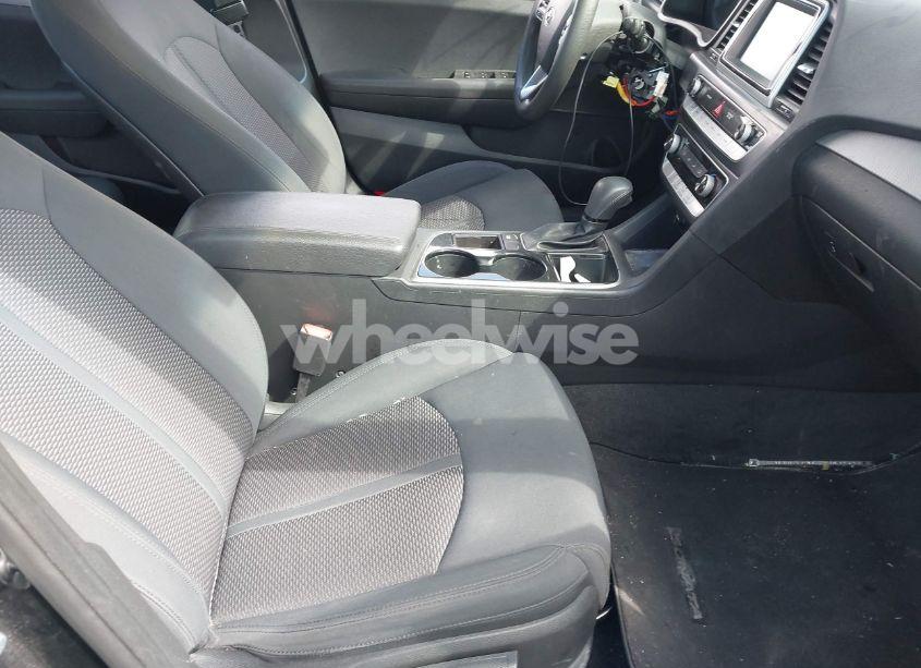 Photo 5 of 2018 Hyundai Sonata SE (VIN 5NPE24AF5JH656452)