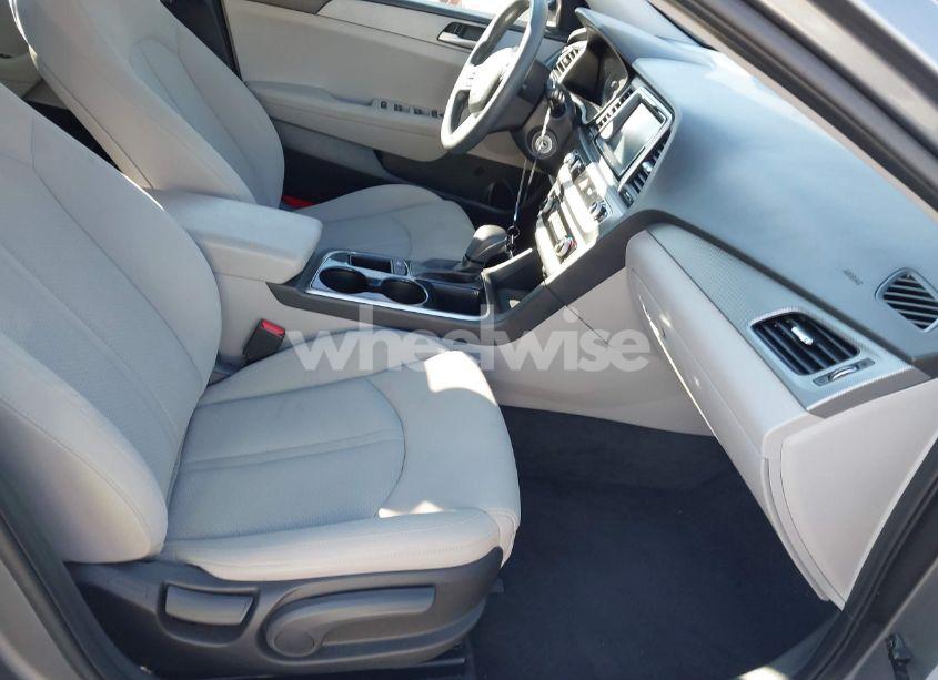 Photo 5 of 2018 Hyundai Sonata SE (VIN 5NPE24AF5JH671923)