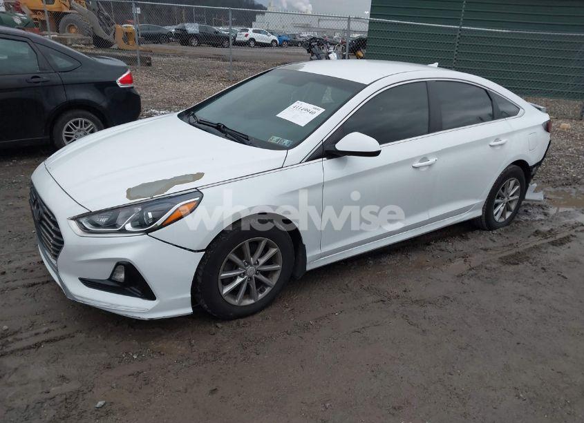 Photo 2 of 2018 Hyundai Sonata SE (VIN 5NPE24AF5JH673610)