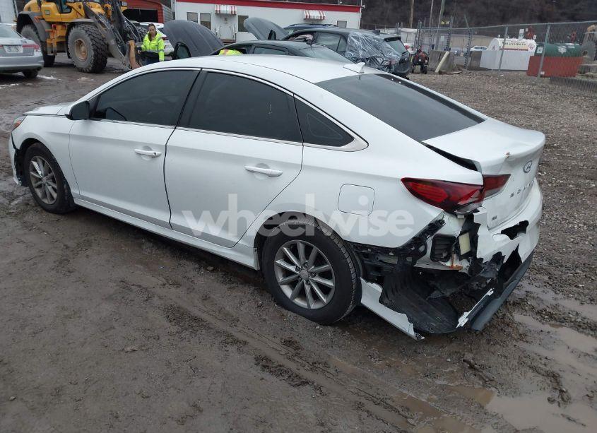 Photo 3 of 2018 Hyundai Sonata SE (VIN 5NPE24AF5JH673610)