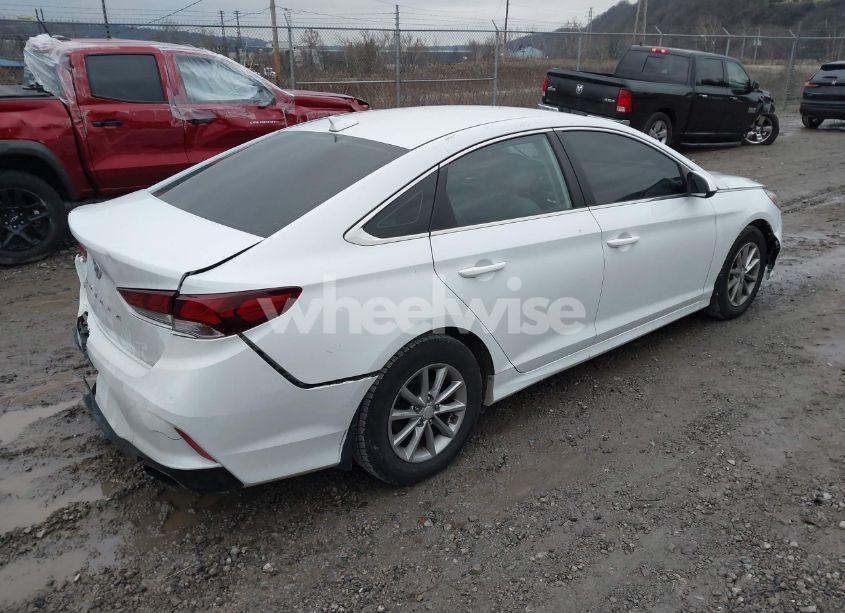 Photo 4 of 2018 Hyundai Sonata SE (VIN 5NPE24AF5JH673610)