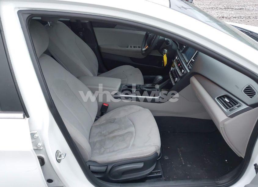 Photo 5 of 2018 Hyundai Sonata SE (VIN 5NPE24AF5JH673610)
