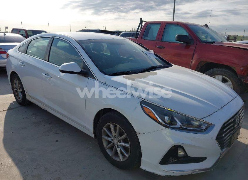 2018 Hyundai Sonata SE (VIN 5NPE24AF5JH699057) main photo