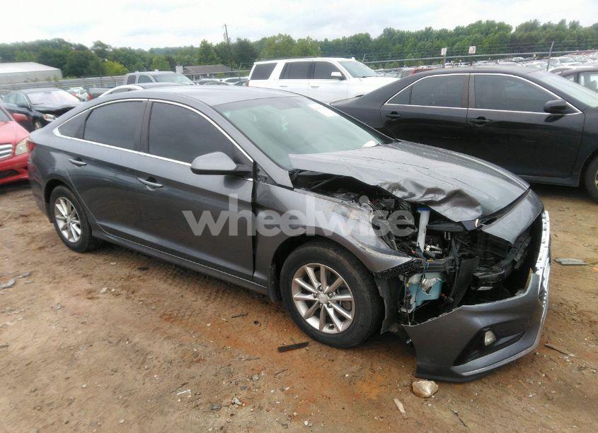 2018 Hyundai Sonata SE (VIN 5NPE24AF5JH704063) main photo