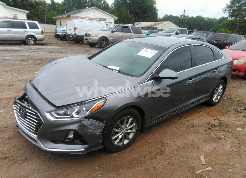 Photo 2 of 2018 Hyundai Sonata SE (VIN 5NPE24AF5JH704063)