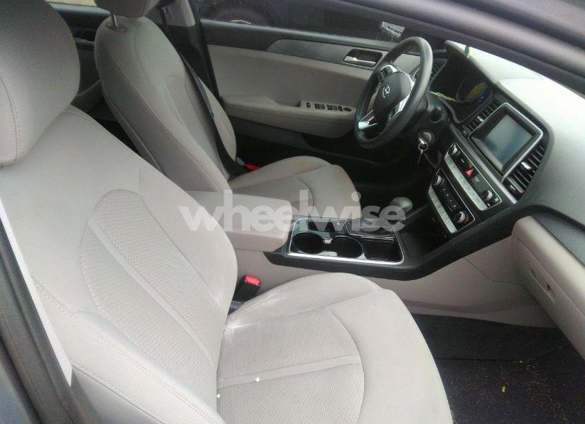 Photo 5 of 2018 Hyundai Sonata SE (VIN 5NPE24AF5JH704063)