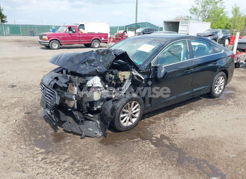 Photo 2 of 2019 Hyundai Sonata SE (VIN 5NPE24AF5KH733113)