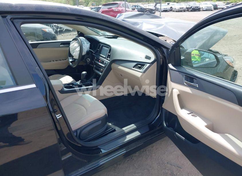 Photo 5 of 2019 Hyundai Sonata SE (VIN 5NPE24AF5KH733113)