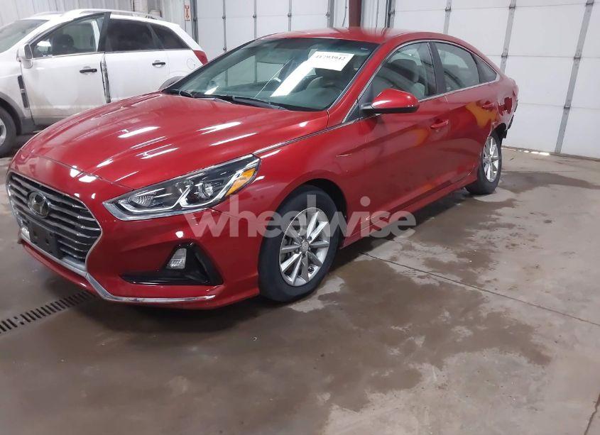 Photo 2 of 2019 Hyundai Sonata SE (VIN 5NPE24AF5KH735198)