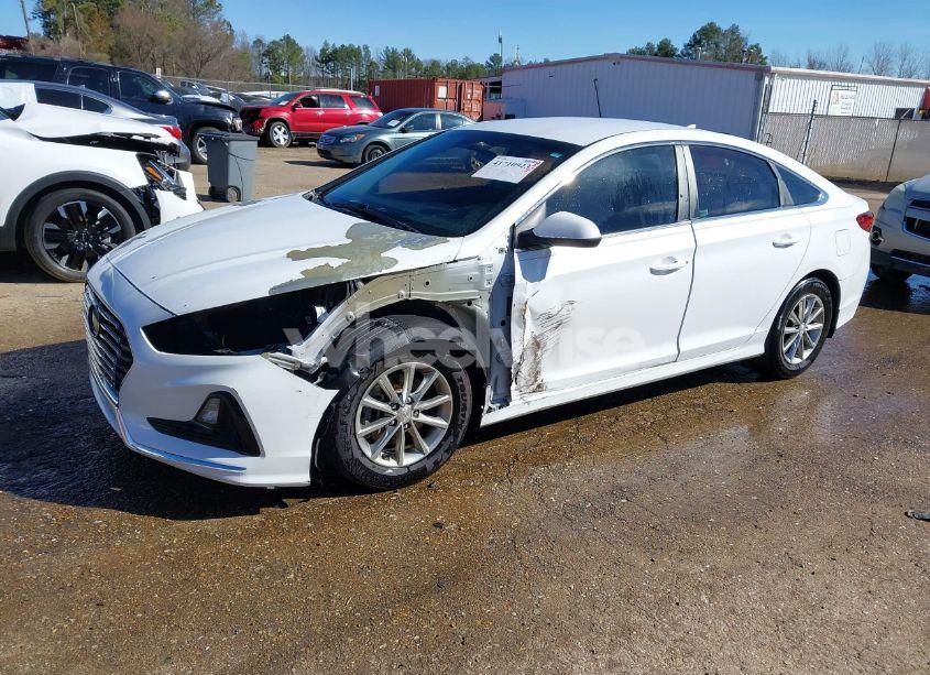 Photo 2 of 2019 Hyundai Sonata SE (VIN 5NPE24AF5KH738070)
